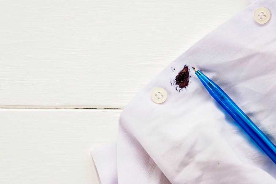 Чем и как отстирать ручку с одежды — советы хозяйки