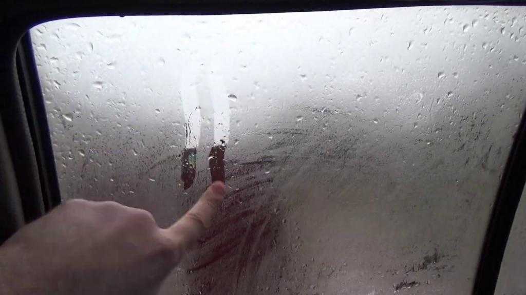 Почему потеют окна в машине изнутри и что делать в таком случае