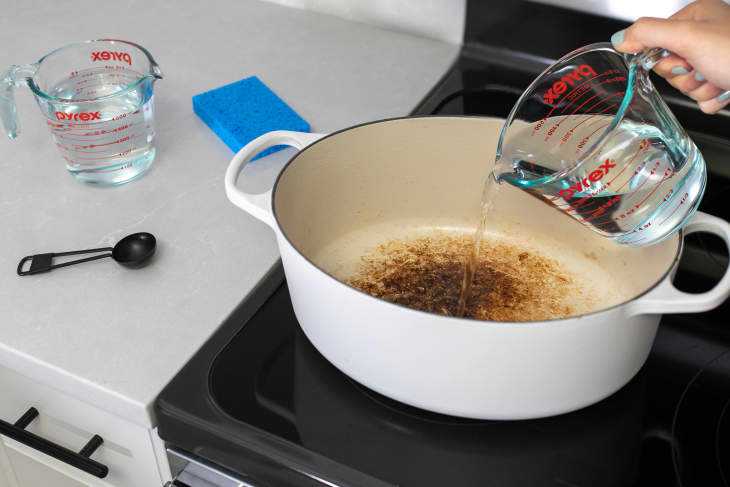 Как очистить пригоревшую эмалированную кастрюлю: способы