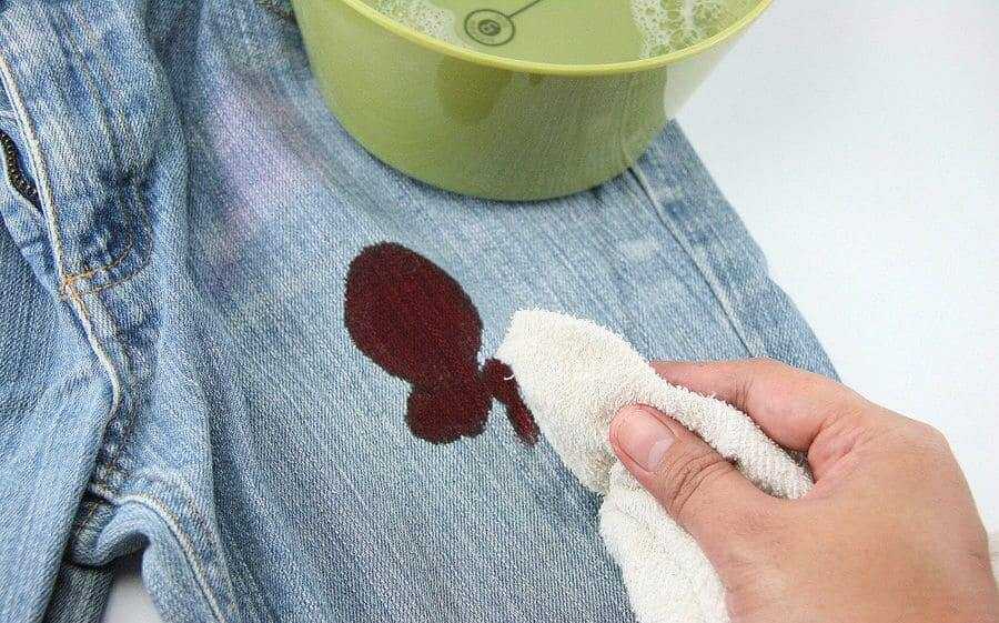 Как убрать лак для ногтей с одежды?