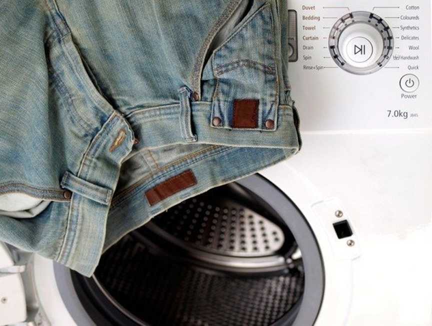 Как правильно стирать черные джинсы в стиральной машине