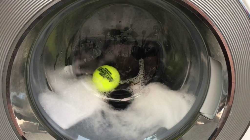 Шарики для стирки пуховиков в стиральной машине: какие подойдут - из фикс прайс, теннисные мячики или из пвх, фото моделей, а также чем можно заменить для чистки куртки