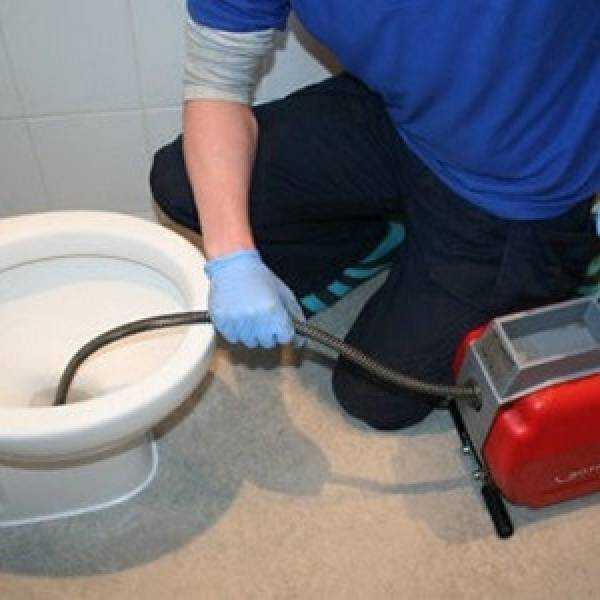 Как устранить засор в ванной: обзор лучших способов прочистки канализации
