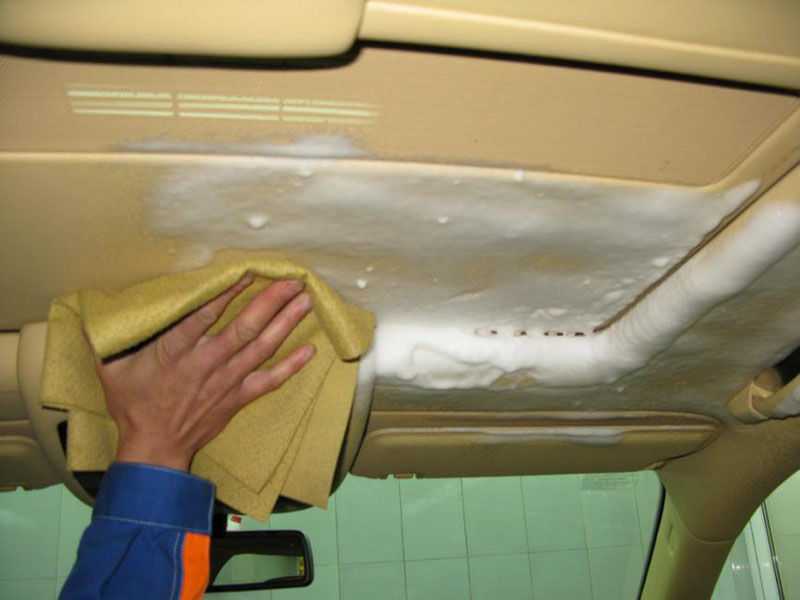 Как очистить сиденья автомобиля своими руками?