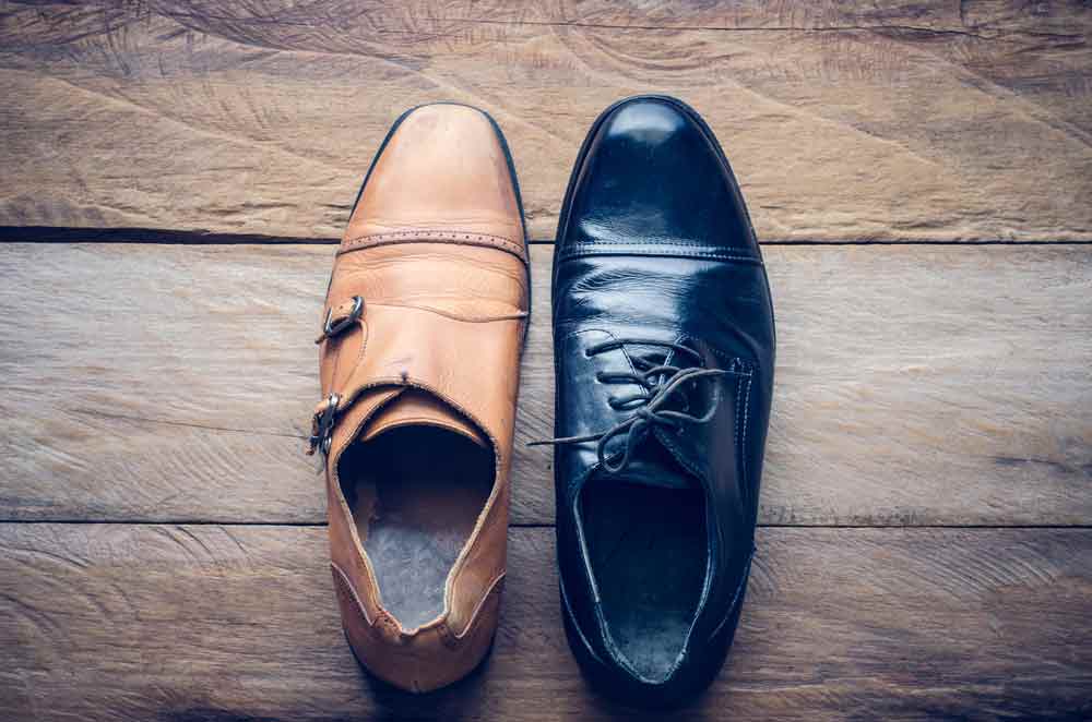 В этой статье расскажем, как убрать залом на кроссовках - кожаных, из кожзама и нубука, а также как предотвратить образование дефектов на обуви