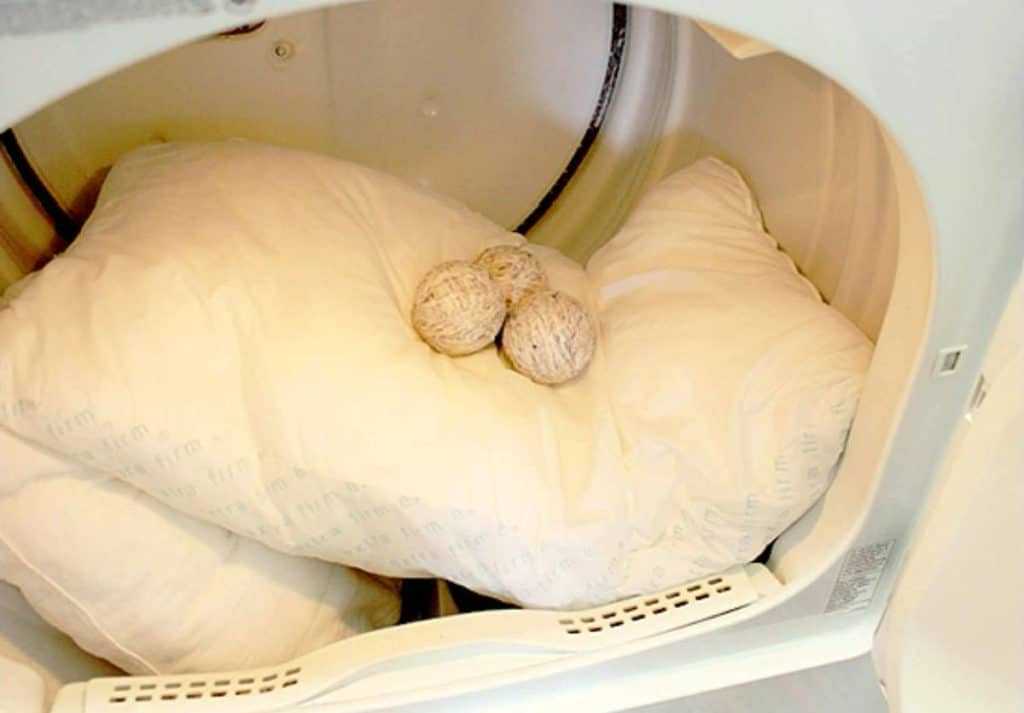 Можно ли и как стирать подушку в стиральной машине автомат?