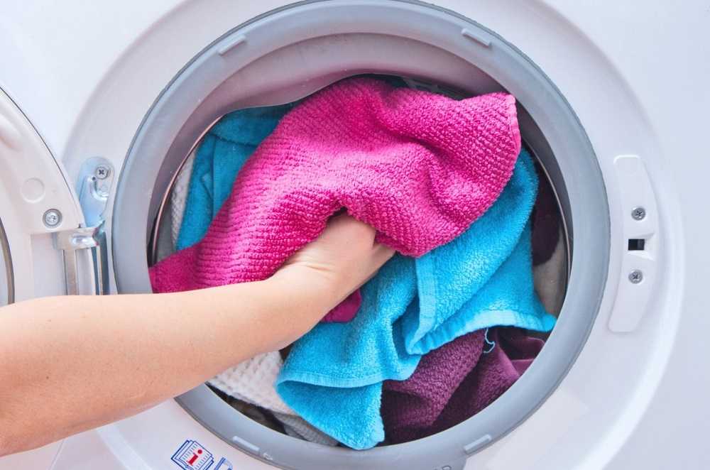 Как стирать одеяло из овечьей шерсти: в стиральной машине или руками?