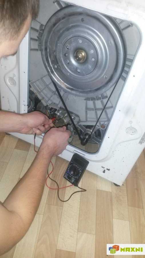 Мигают некоторые или все индикаторы (лампочки, кнопки) на стиральной машине при включении | рембыттех