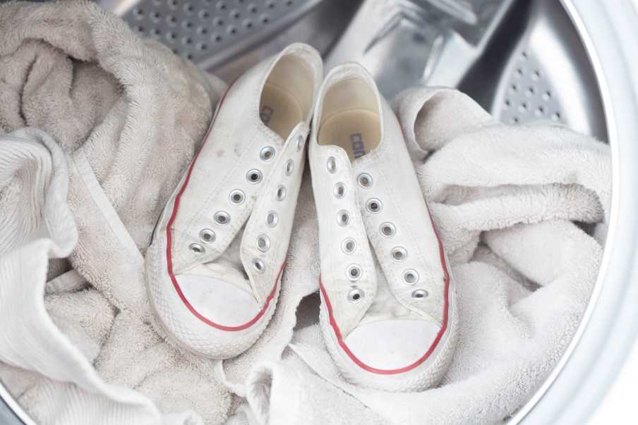 Как мыть замшевую обувь в домашних условиях, как постирать замшевые кроссовки и сапоги: объясняем досконально
