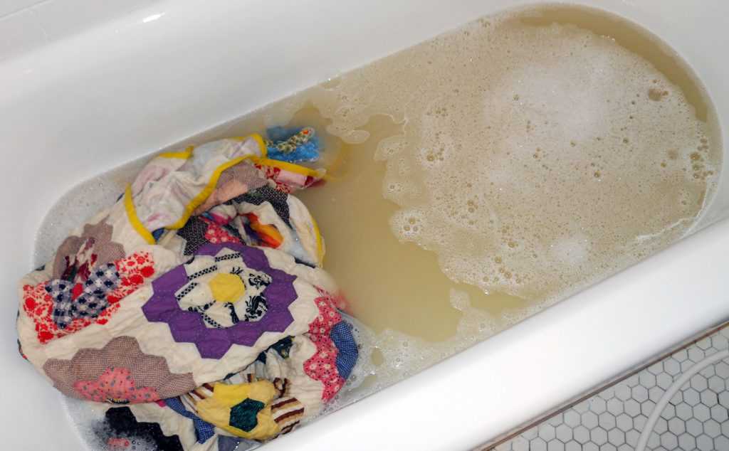 Как стирать одеяло в стиральной машине: режим, температура и сушка