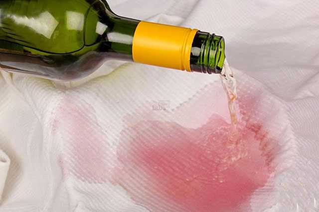 Выводим пятно от вина с ковра: средства и методы