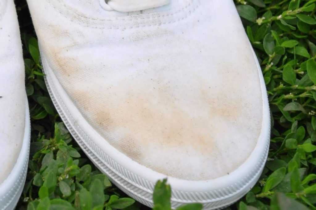Как убрать желтизну с белой подошвы кроссовок и другой обуви: как очистить резиновую, чем оттереть желтые пятна?