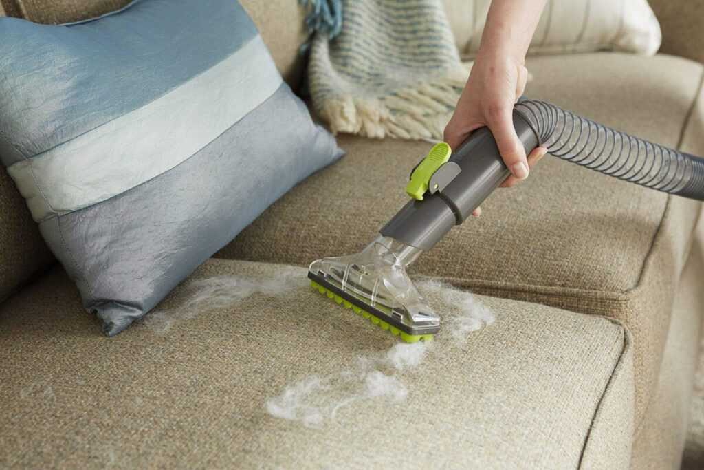 Пылесосить: как часто надо убирать в квартире, как правильно подобрать насадки для линолеума, дивана, что нельзя собирать пылесосом и почему?