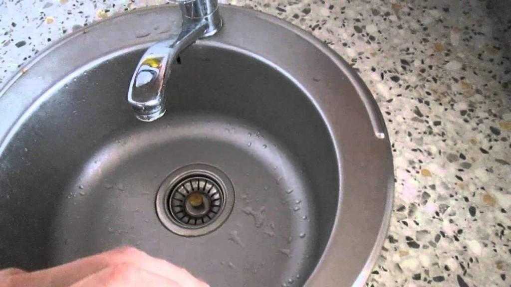 Как устранить запах из канализации в частном доме или квартире