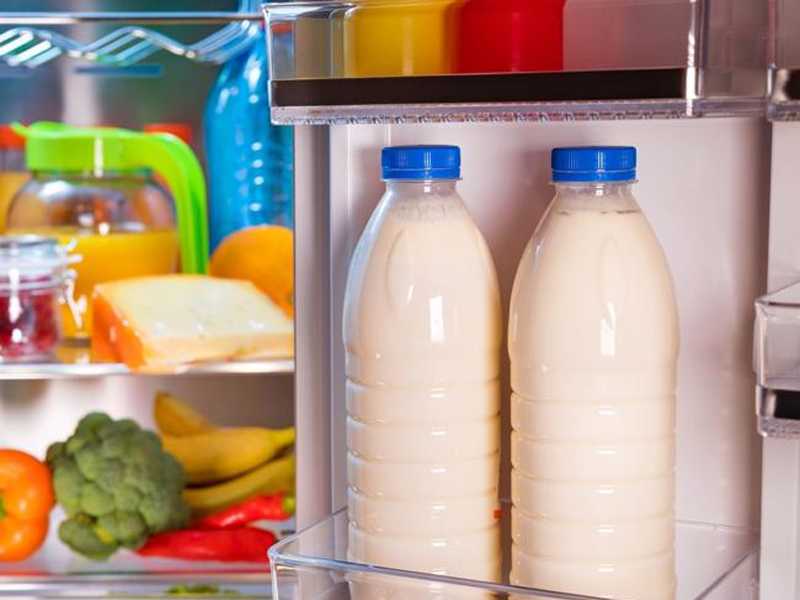 Сколько хранится молоко в холодильнике: каковы условия, время и температура хранения домашнего, после вскрытия упаковки, в чем хранить, можно ли замораживать?