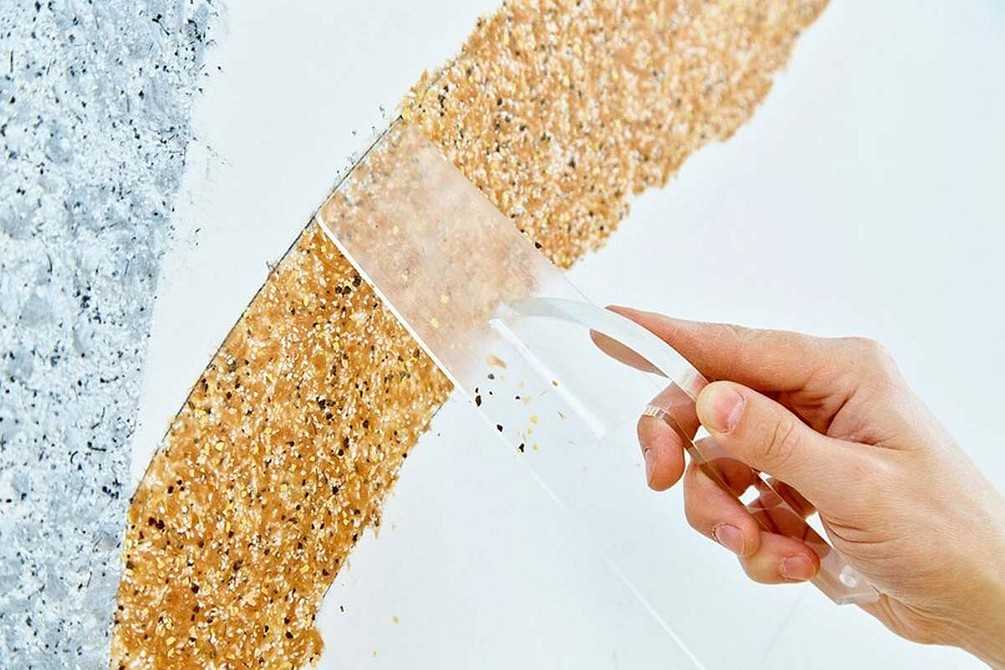 Снятие и удаление жидких обов с поверхности стен в домашних условиях