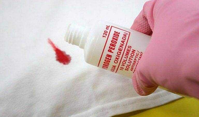Чем и как можно быстро вывести пятна крови с поверхности матраса?