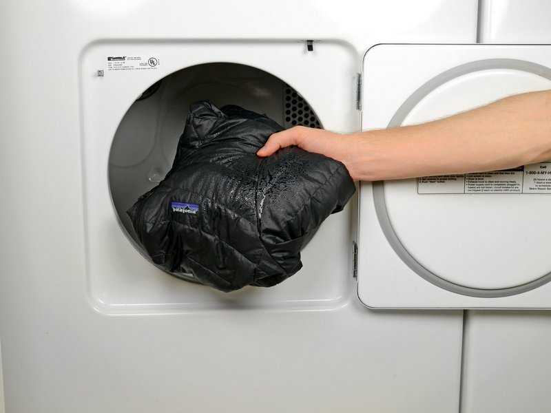 Важные правила, как стирать пуховик с биопухом в стиральной машине-автомат и вручную