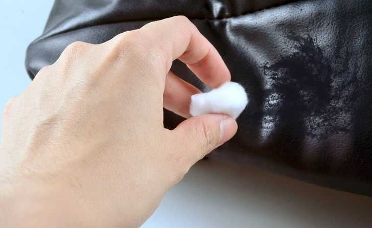 Как вывести жирное (масляное) пятно с болоньевой куртки в домашних условиях?
