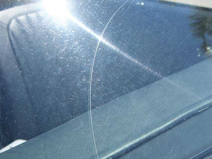 Как удалить царапины с лобового стекла автомобиля с помощью оксида церия