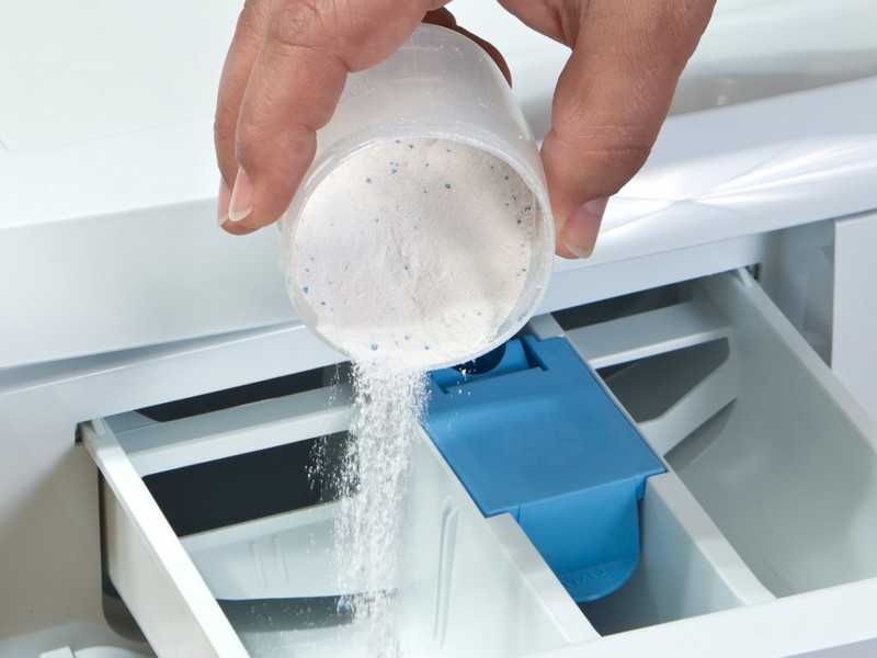 Как правильно стирать белые и черно-белые вещи в стиральной машине автомат и при какой температуре? можно ли вручную и каким порошком?