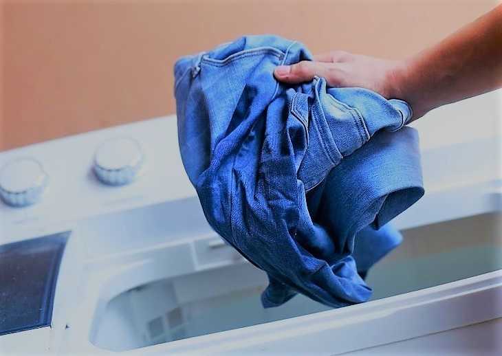 Как правильно стирать рубашки вручную и в стиральной машине?