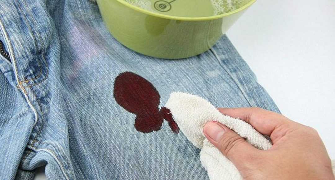 Как отстирать кровь с белой одежды: чем вывести пятна с белой ткани