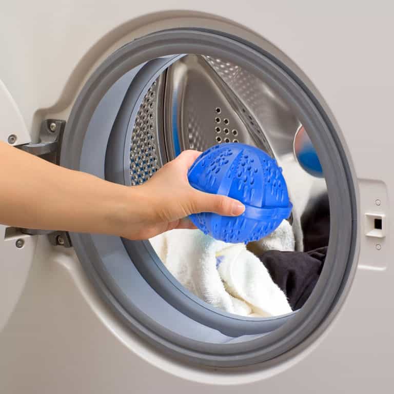 Можно ли стирать кожаные сумки в стиральной машине