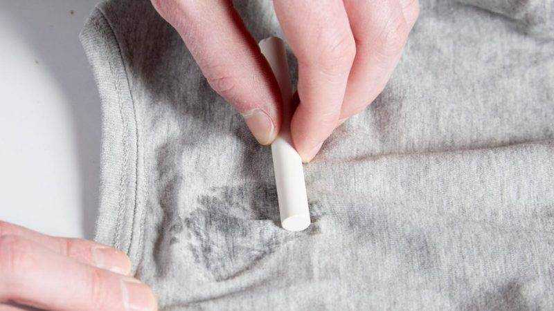 Эффективные и практичные советы: как удалить варенье с ткани?