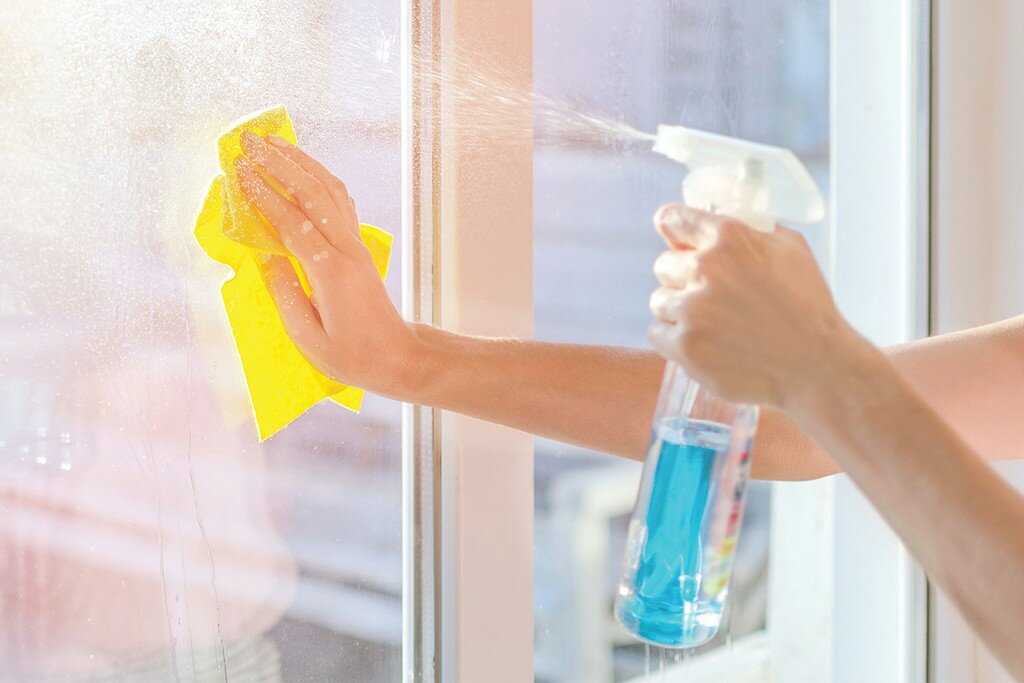 Чем помыть окна без разводов в домашних условиях народные средства