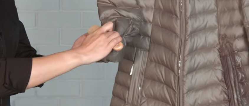 Эффективные способы отстирать засаленные места на куртке