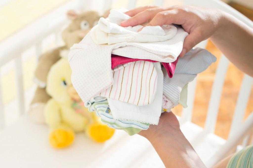 Стираем детские вещи для новорождённых в стиральной машине правильно: выбор порошка и температуры
