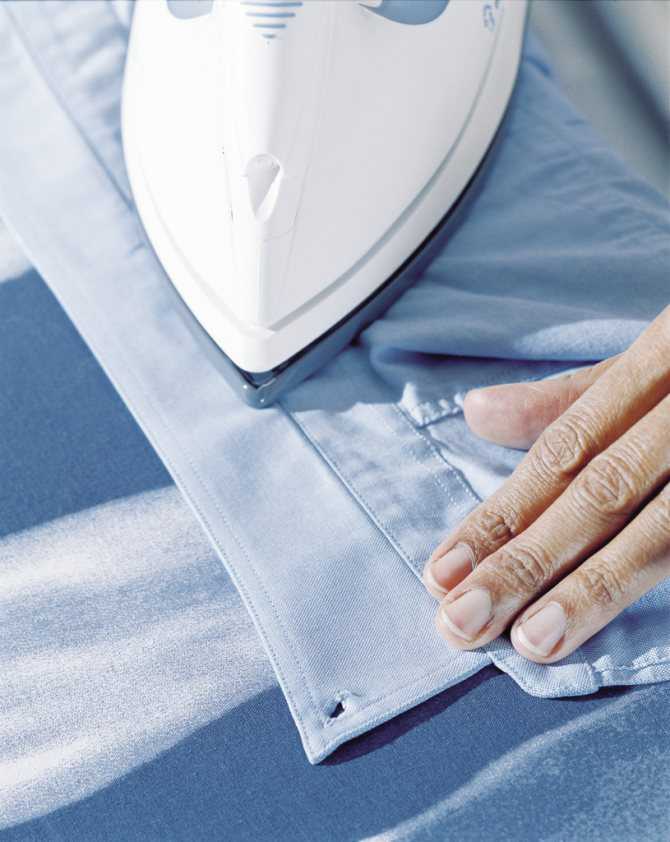 Как правильно гладить рубашку с длинным рукавом?