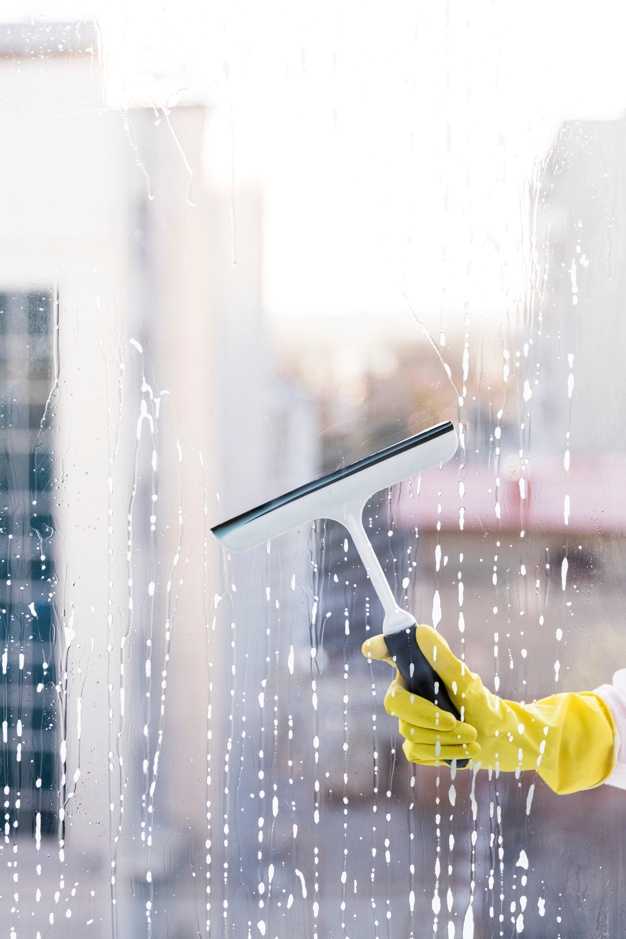 Как помыть окна без разводов в домашних условиях: народные средства, как мыть быстро