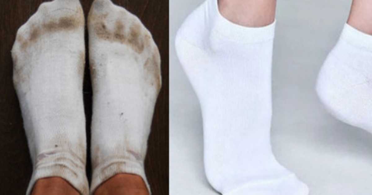 Из этой статьи вы узнаете, как легко и быстро отстирать белые носки в домашних условиях от черной подошвы и грязи до белоснежности, можно ли стирать в стиральной машине, правила стирки вручную, способы отбеливания борной кислотой и другими средствами