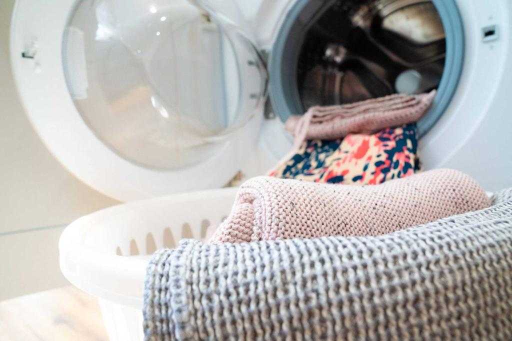 Как нужно стирать вязаную одежду в домашних условиях