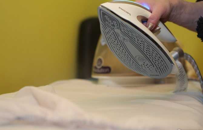 Нужно ли гладить постельное белье после стирки: за и против