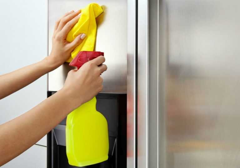 В этой статье делимся советами и секретами, как в домашних условиях, без разморозки мыть холодильник Ноу Фрост, чем почистить прибор внутри, как избавиться от неприятного запаха, чем пользоваться нежелательно и почему