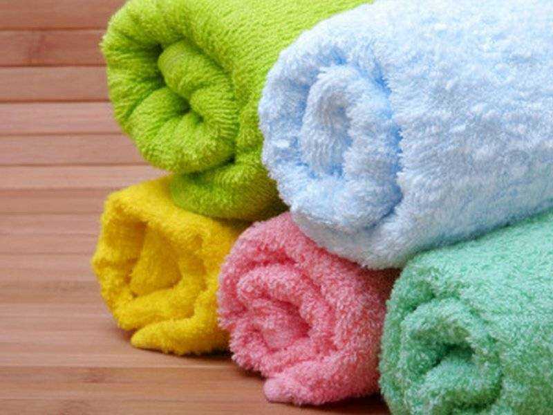Если ваши полотенца плохо пахнут сыростью или воняют затхлостью после стирки, необходимо знать, как избавиться от запаха в домашних условиях, а также что делать, чтобы избежать появление неприятного амбрэ в будущем