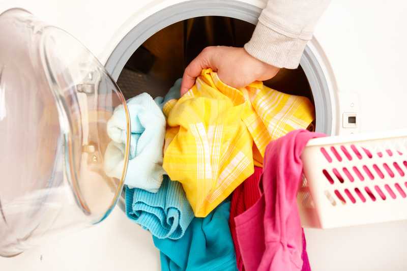 Как правильно стирать шерстяные вещи в стиральной машине и вручную?
