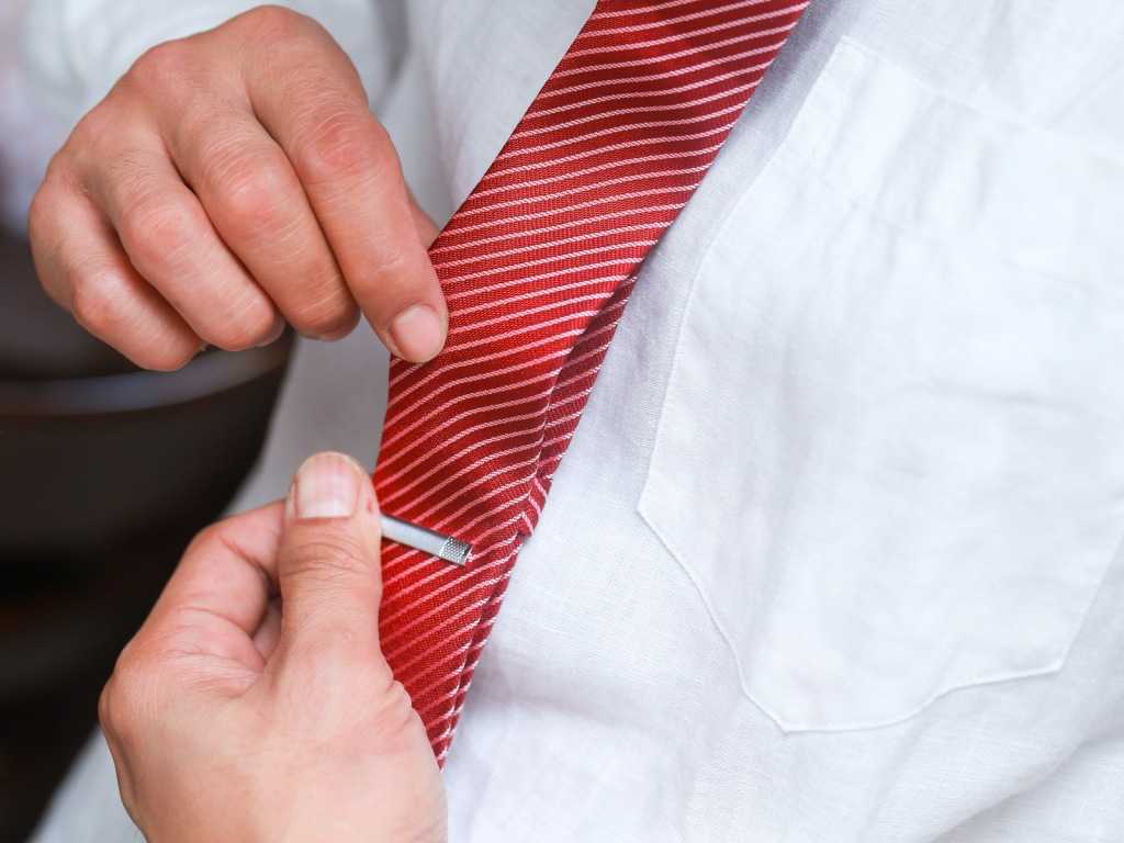 Пошаговая инструкция стирки галстука в домашних условиях