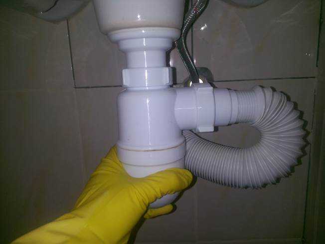 Запах из канализации в частном доме или квартире: что делать, как устранить - гидканал