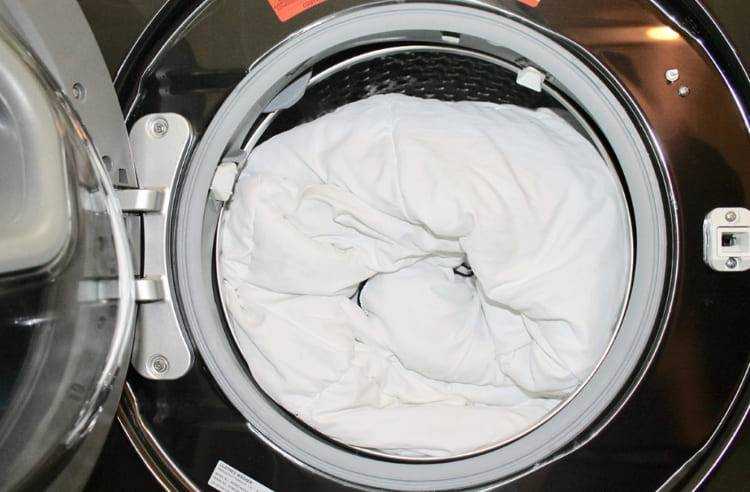 Можно ли стирать деликатное одеяло из овечьей шерсти в машинке автомат и как правильно это сделать?