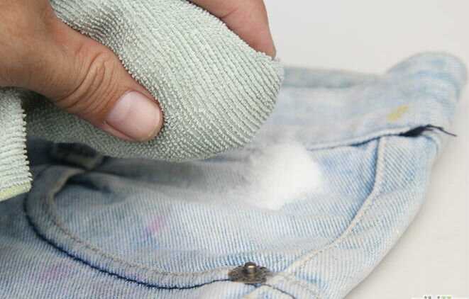 Пятно от травы на джинсах: как отстирать, чем вывести, лучшие способы.