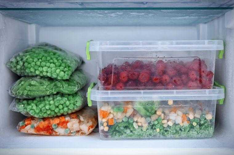 Можно ли повторно заморозить овощи и на сколько это безопасно?
