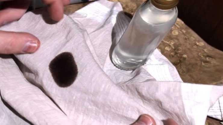 Очистка пятен на линолеуме: как удалить сложные загрязнения с поверхности