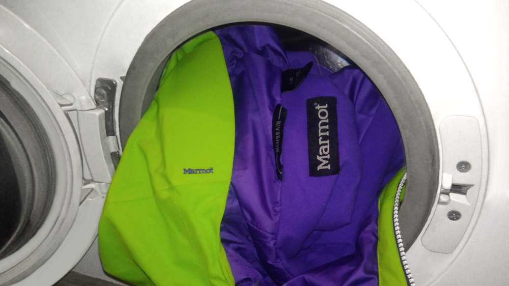 Важные правила, как стирать куртку из мембранной ткани в стиральной машине и вручную