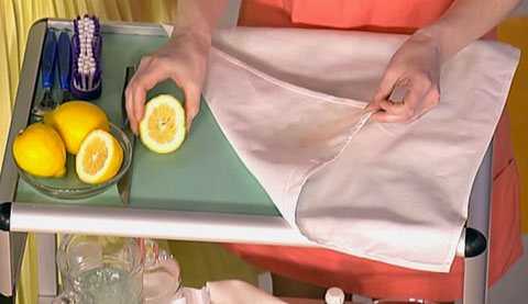 Как удалить пятно от глажки на одежде