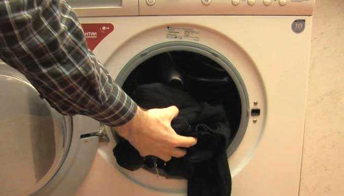 Как постирать пальто: можно ли в стиральной машине или вручную, как правильно сушить, в каких случаях нельзя