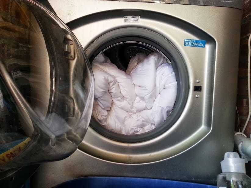 Как стирать полиэстер в стиральной машине и вручную